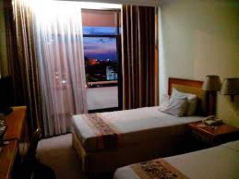 Weta International Hotel Surabaya Exterior foto