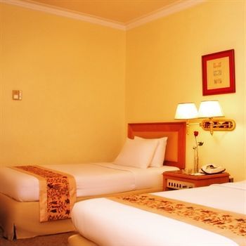 Weta International Hotel Surabaya Exterior foto